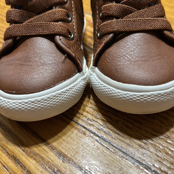 Cat & Jack brown chukka  boots w/blue liner.  Baby size 5.  Excellent condition. - Picture 2 of 10